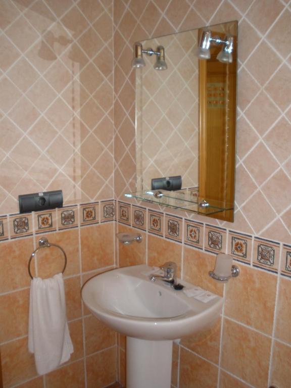 Hotel Restaurante Vinas Viejas Fuentes de Ayódar 客房 照片