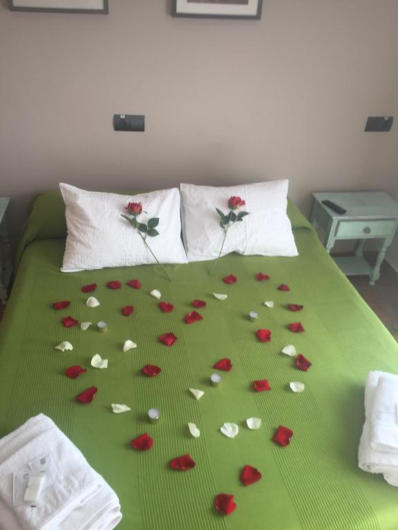 Hotel Restaurante Vinas Viejas Fuentes de Ayódar 外观 照片