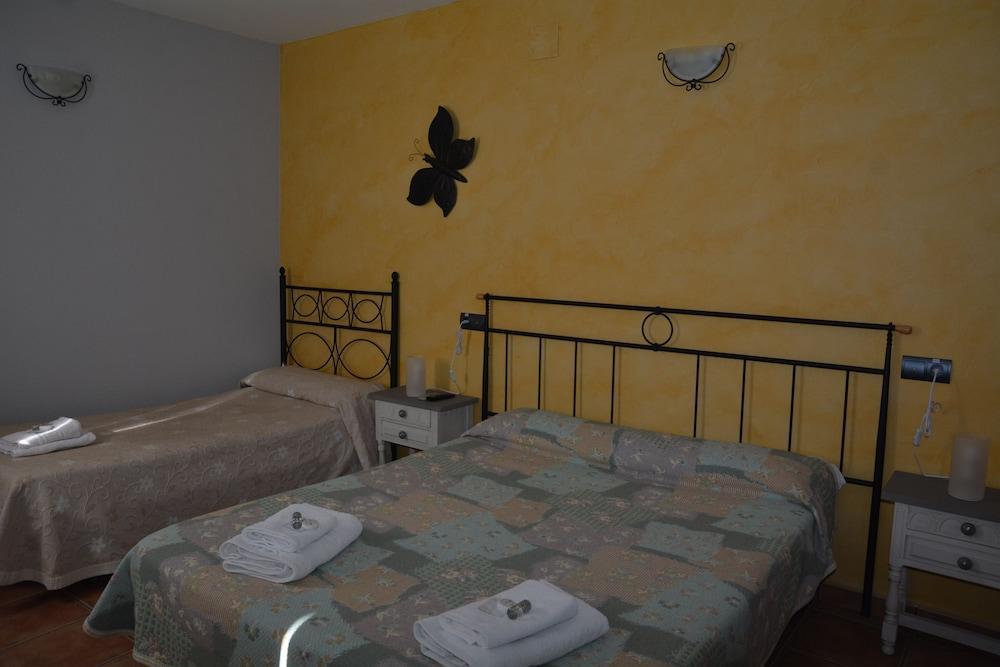 Hotel Restaurante Vinas Viejas Fuentes de Ayódar 外观 照片